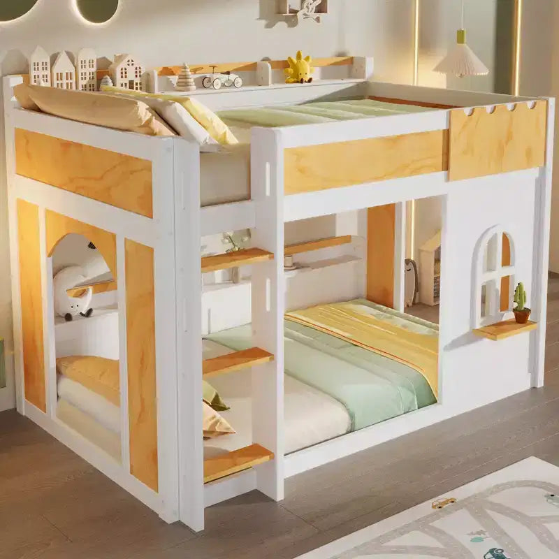 Letto a castello salvaspazio con mensole contenitore integrate e design giocoso a finestra