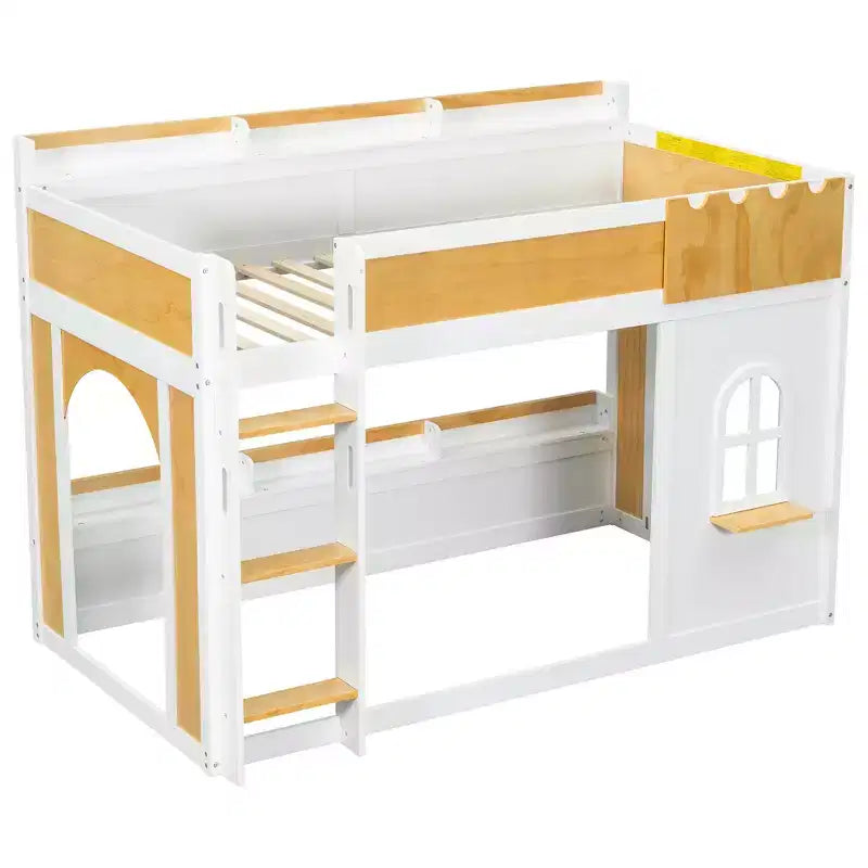 Letto a castello salvaspazio con mensole contenitore integrate e design giocoso a finestra