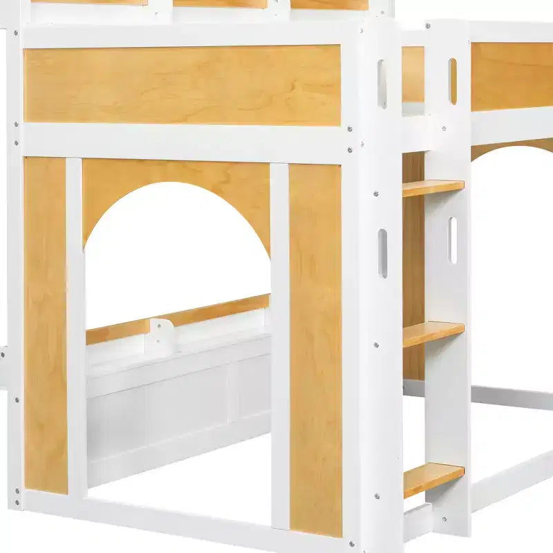 Letto a castello salvaspazio con mensole contenitore integrate e design giocoso a finestra