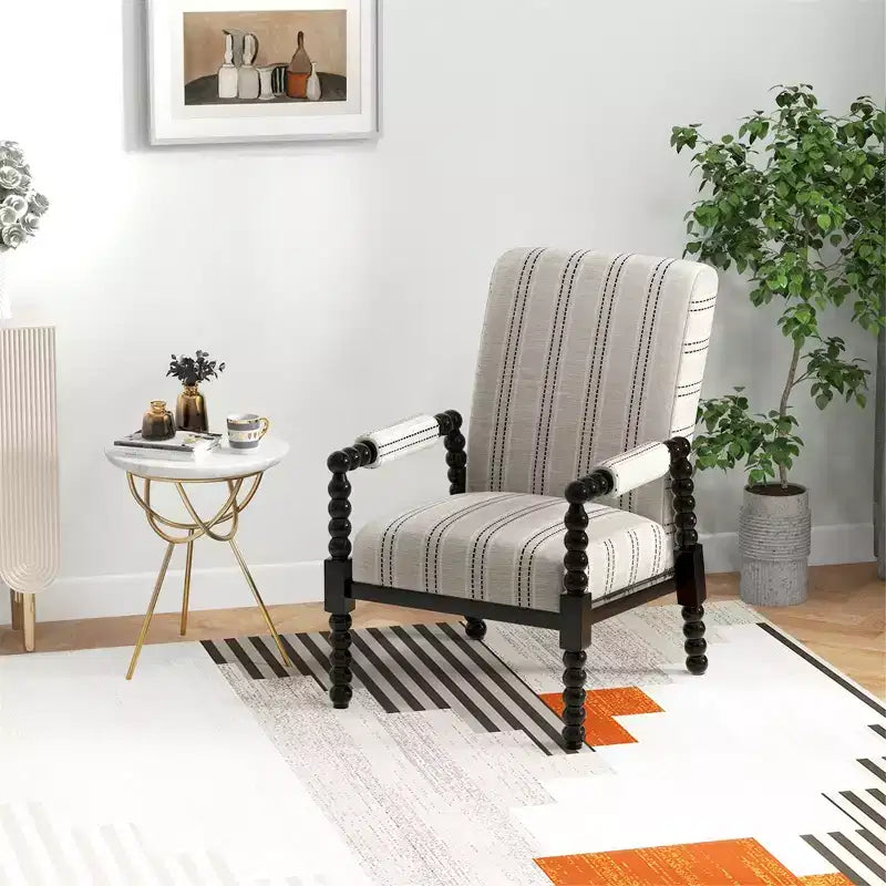 Poltrona d'accento imbottita con telaio in legno di caucciù e schienale ergonomico