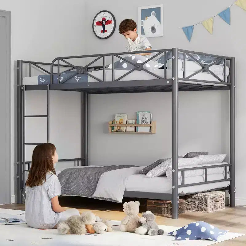 Letto a castello in metallo a due piazze, industriale resistente con sponde di sicurezza