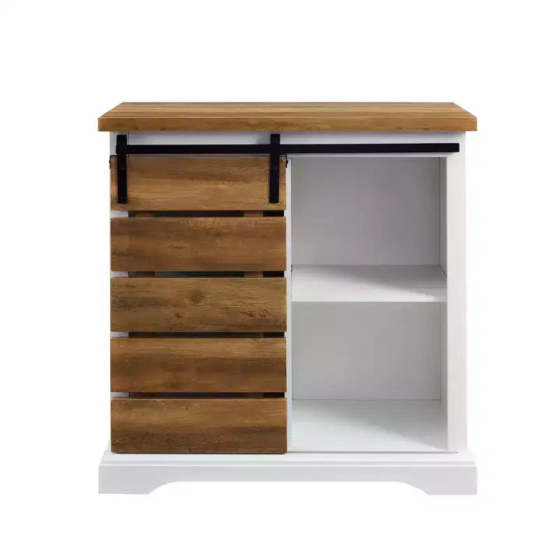 Credenza accentata in stile coloniale moderno con anta scorrevole a doghe e ripiani regolabili