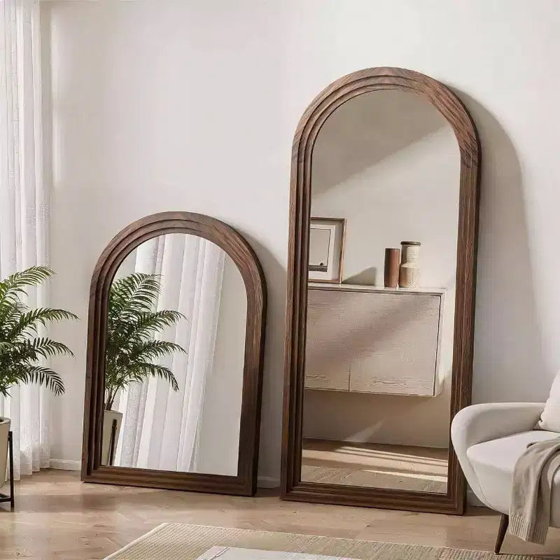 Specchio a figura intera ad arco 55"x24", cornice in legno massello marrone, montaggio a parete o a pavimento