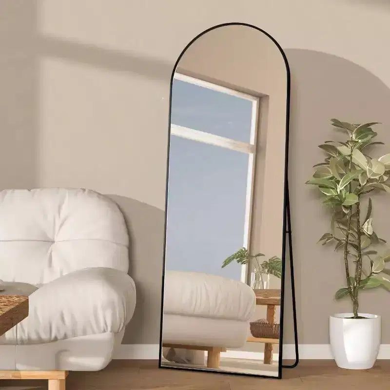 Specchio da terra a tutta altezza ad arco da 56", nero, autoportante o da parete